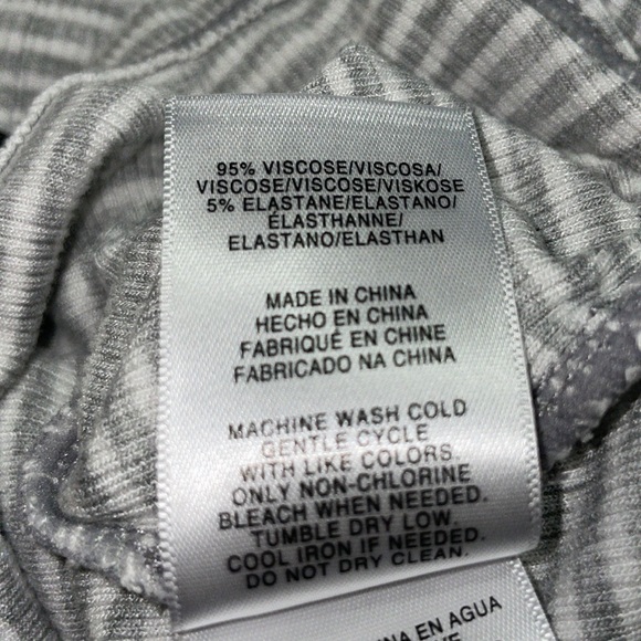 Jones New York Stripped Turtleneck - Picture 5 of 7